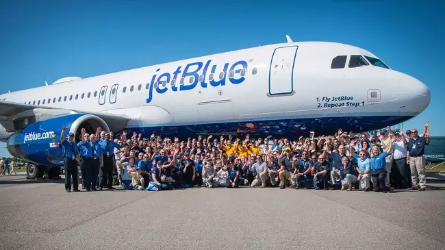 Working at JetBlue Airways: Benefits, Opportunities, and How to Apply